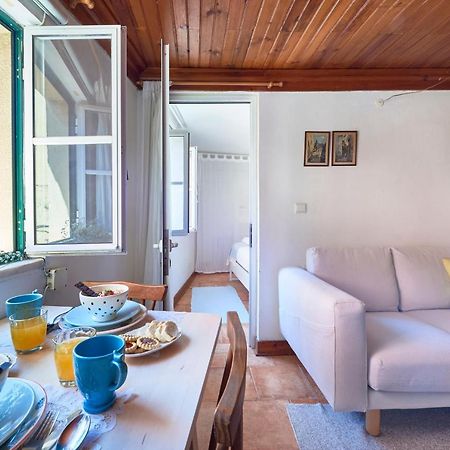 Light Filled Apartment Near Chiado, By Timecooler Лиссабон Экстерьер фото
