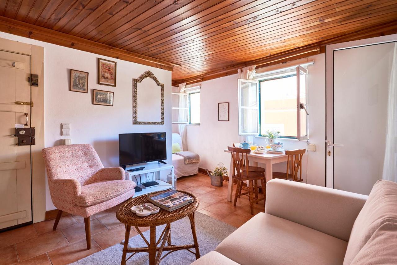 Light Filled Apartment Near Chiado, By Timecooler Лиссабон Экстерьер фото