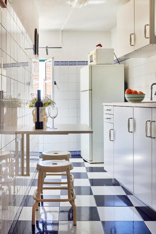Light Filled Apartment Near Chiado, By Timecooler Лиссабон Экстерьер фото