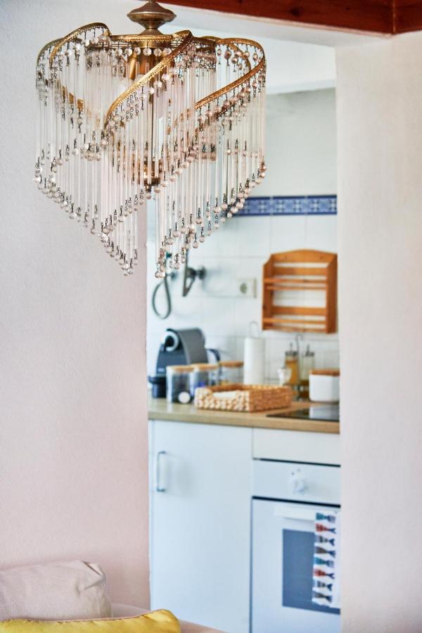 Light Filled Apartment Near Chiado, By Timecooler Лиссабон Экстерьер фото