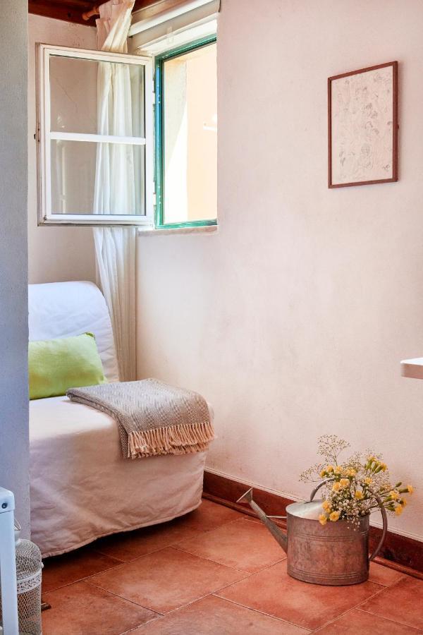 Light Filled Apartment Near Chiado, By Timecooler Лиссабон Экстерьер фото